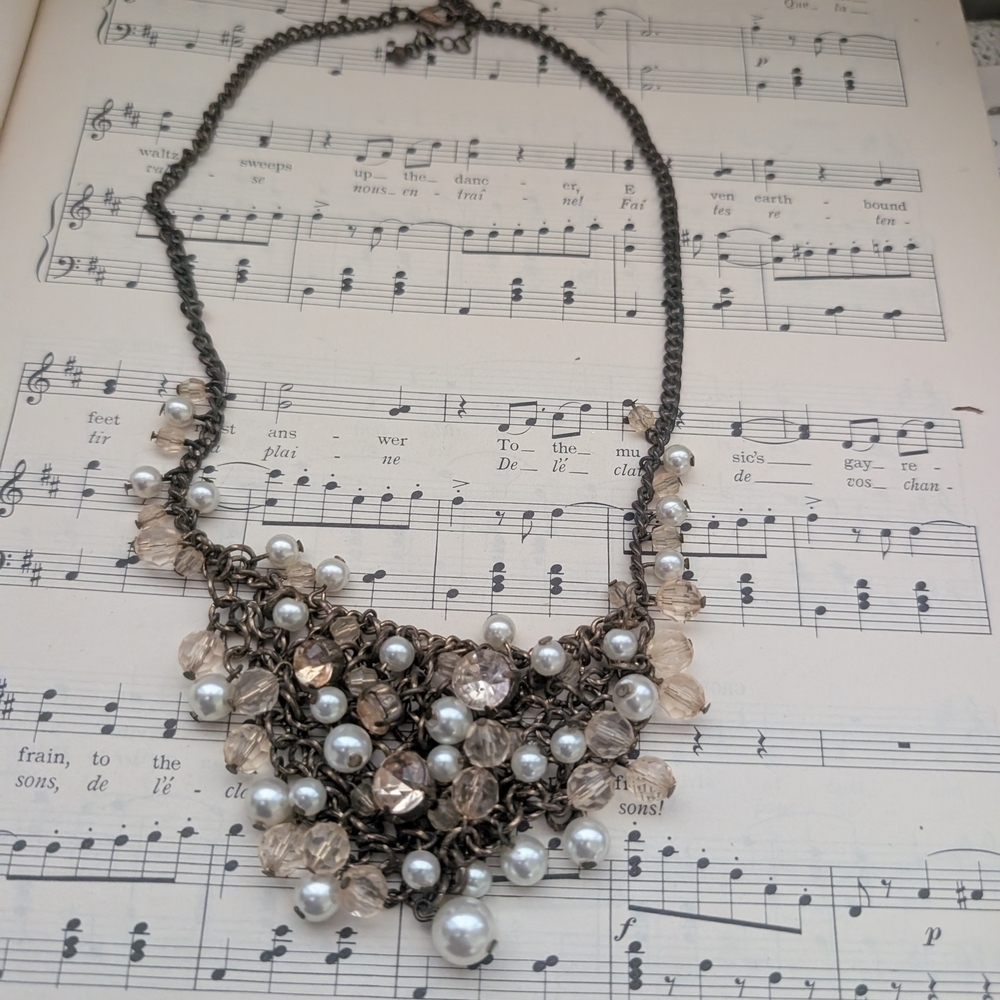 Elegant Pearl and Crystal Necklace - Picture 8 of 10